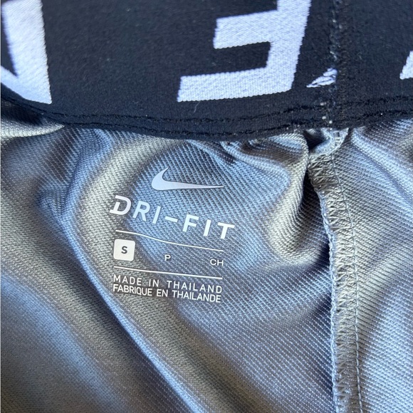 Lot of Women’s Nike Shorts Small and X-Small - Picture 9 of 11